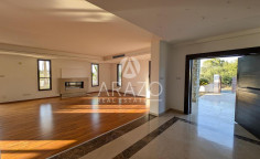 Luxury 5-bedroom villa with pool in Dromolaxia, Larnaca 