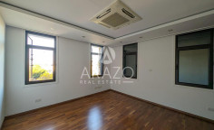Luxury 5-bedroom villa with pool in Dromolaxia, Larnaca 