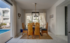 3 bedroom furnished villa with swimming pool to rent in Paralimni