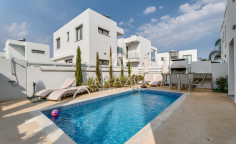 3 bedroom furnished villa with swimming pool to rent in Paralimni