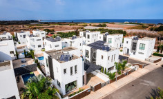 3 bedroom furnished villa with swimming pool to rent in Paralimni