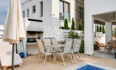 3 bedroom furnished villa with swimming pool to rent in Paralimni