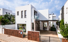 3 bedroom furnished villa with swimming pool to rent in Paralimni