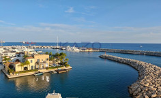 Luxury seafront apartment with astonishing views 