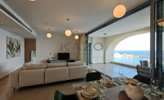 Luxury seafront apartment with astonishing views 