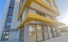 Modern key ready ground floor and mezzanine shop for rent in Ypsonas 