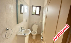 Spacious three bedroom apartment in central Chloraka 