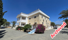 Commercial to rent in Deryneia