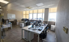 Top floor office 850m2 for rent in Kapsalos 