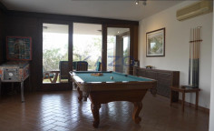 Spacious Egkomi villa with gym and garden 