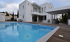 Spacious 4 bedroom villa with swimming pool for sale in Palodia