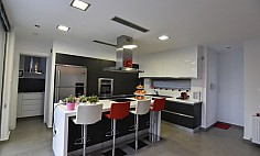 Spacious 4 bedroom villa with swimming pool for sale in Palodia