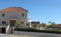 5 bedroom house with swimming pool for sale in Mesovounia