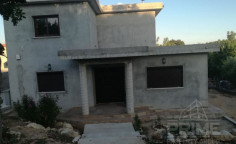 4 bedroom villa for sale in Apesia