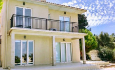 Lovely 3 bedroom villa with swimming pool for sale in Latsi