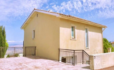 Lovely 3 bedroom villa with swimming pool for sale in Latsi