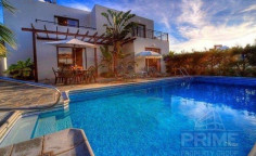 Spacious 3 bedroom villa with swimming pool for sale in Kissonerga