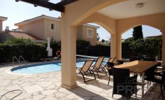 4 bedroom apartment with swimming pool for sale in Coral Bay