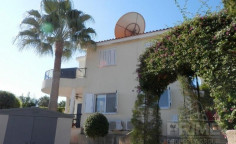 Large 3 bedroom villa with swimming pool for sale in Coral Bay