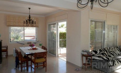 Large 3 bedroom villa with swimming pool for sale in Coral Bay