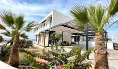 5 bedroom villa with swimming pool for sale in Chloraka