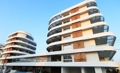 2 bedroom apartment with swimming pool for sale in Mackenzie Beach