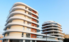 2 bedroom apartment with swimming pool for sale in Mackenzie Beach