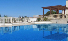 3 bedroom maisonette with swimming pool for sale in Universal