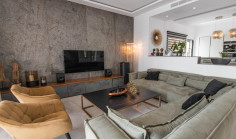 Spacious 5 bedroom house with swimming pool for sale in Panthea