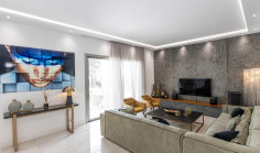 Spacious 5 bedroom house with swimming pool for sale in Panthea