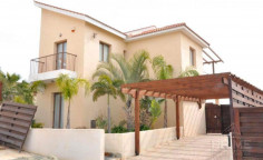 Lovely 3 bedroom furnished villa with swimming pool for sale in Agios Tychonas