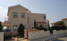 3 bedroom furnished house with swimming pool for sale in Peyia