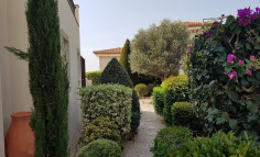 3 bedroom furnished house with swimming pool for sale in Peyia