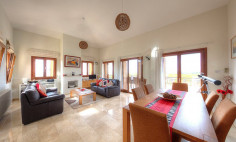 Spacious 4 bed house with swimming pool for sale in Aphrodite Hills