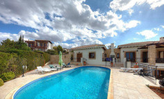 Spacious 4 bed house with swimming pool for sale in Aphrodite Hills