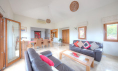 Spacious 4 bed house with swimming pool for sale in Aphrodite Hills