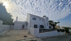 Lovely 4 bedroom house to rent in Agios Tychonas