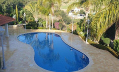 Spacious 5 bedroom house with swimming pool for sale in Pyrgos