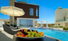 Large 3 bed house with swimming pool for sale in Ayia Napa