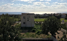 Luxury 2 bedroom house with swimming pool for sale in Coral Bay