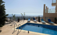 Large 6 bedroom house with swimming pool for sale in Peyia
