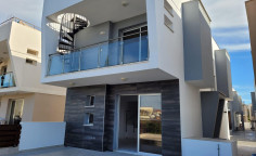 Spacious 3 bedroom villa for sale in Chloraka