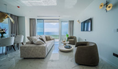 4 bedrooms apartment with swimming pool for sale in Amathus area