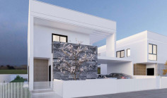 Spacious 4 bedroom house with swimming pool for sale in Lakatamia