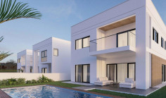 Spacious 4 bedroom house with swimming pool for sale in Lakatamia