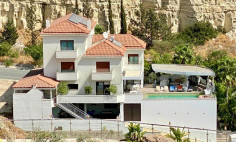 Large 5 bedroom house with swimming pool for sale in Agia Fyla