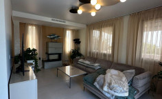 Spacious 4 bedrooms house with swimming pool for sale in Agios Tychonas