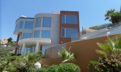 Beautiful 4 bedroom house with swimming pool for sale in Agios Tychonas