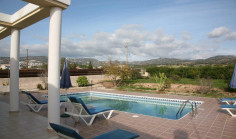 3 bedroom bungalow with swimming pool for sale in Peyia