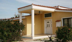 3 bedroom bungalow with swimming pool for sale in Peyia